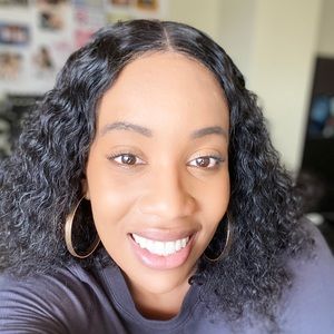 Meet your Posher, Chanel